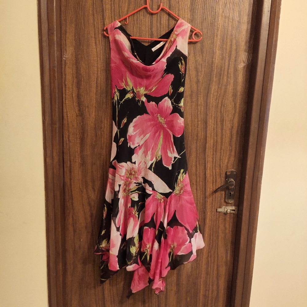 ❌❌ S O L D ❌❌ Solitaire cowl neck floral print sleevless dress for bust 28 to 32 - Picture 1 of 6